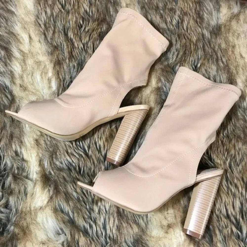 NWOT Sand Open Toe Open Back Rounded Triangular Heel Bootie - Picture 2 of 6